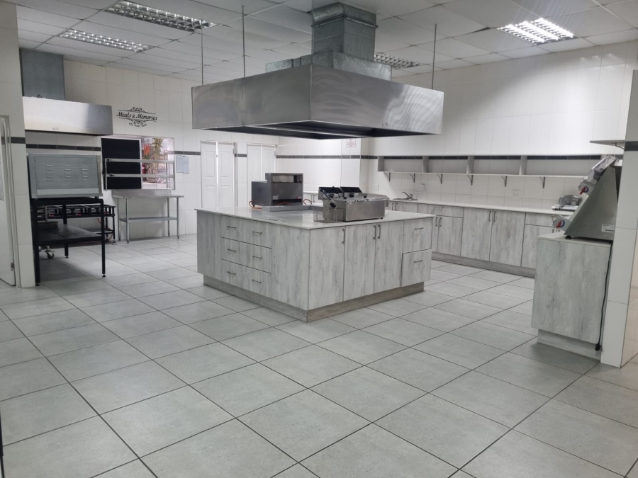To Let Commercial Property for Rent in Voorbaai Western Cape